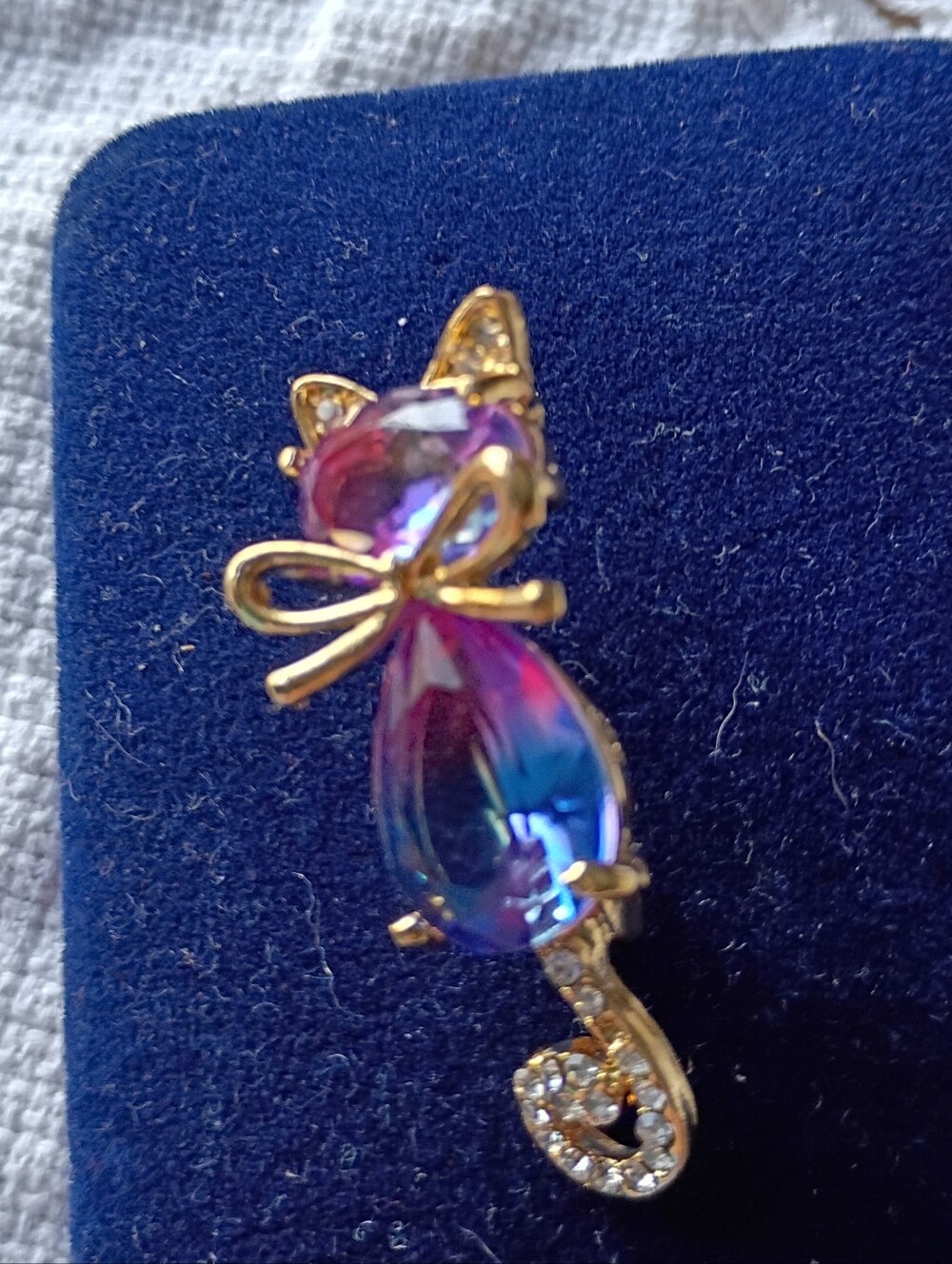 Vintage CAT Brooch, Pink, Blue, Purple Art Glass Jelly Belly Rhinestone,Goldtone